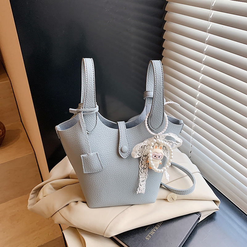 Foreign orders are popular this year, and small bags for women's 2025 new fashionable versatile messenger bags are super hot portable bucket bags.