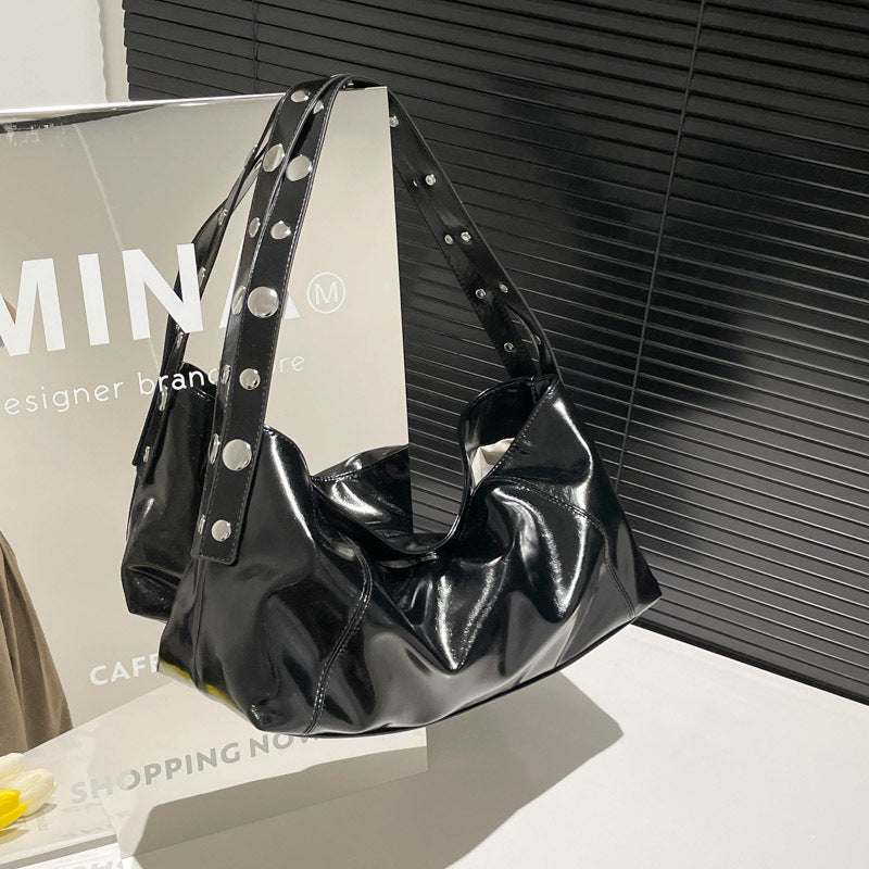 Cross-border European and American style large-capacity rivet punk shoulder bag women's 2025 new fashion personalized underarm bag commuter bag