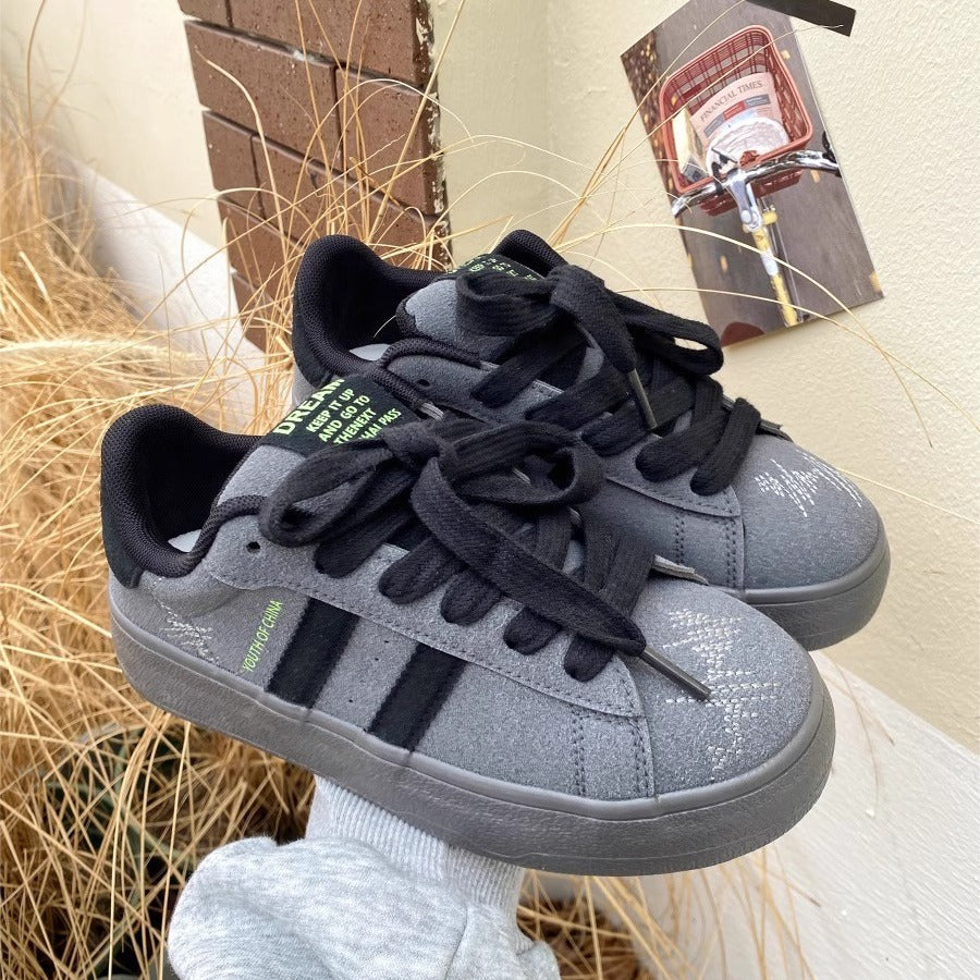 Women's shoes: trendy & versatile bread shoes - new autumn 2026 chunky sole casual sneakers, retro white sneakers
