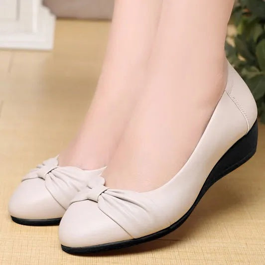 Live broadcast dropshipping soft leather soft bottom ladieswear shoes flatsabrasion resistantwaterproofbows work shoes micro business group purchase