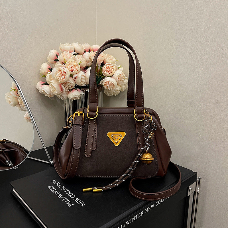 Retro portable bowling bag women's 2025 new winter shoulder bag high-end fashion versatile messenger bag