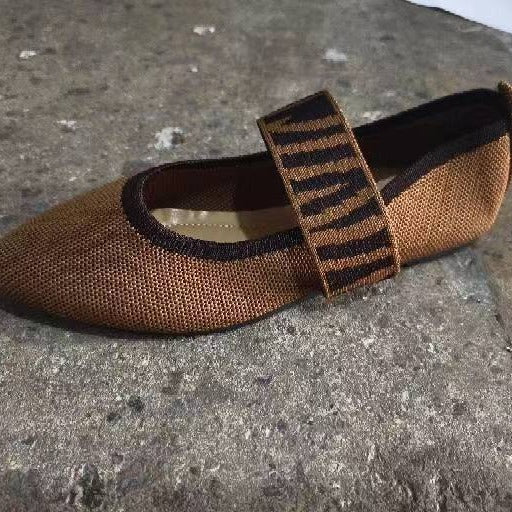 European and American  flat-bottomed fly-woven pointed head shallow mouth single shoes women's foot cover retro breathable color matching work loafers