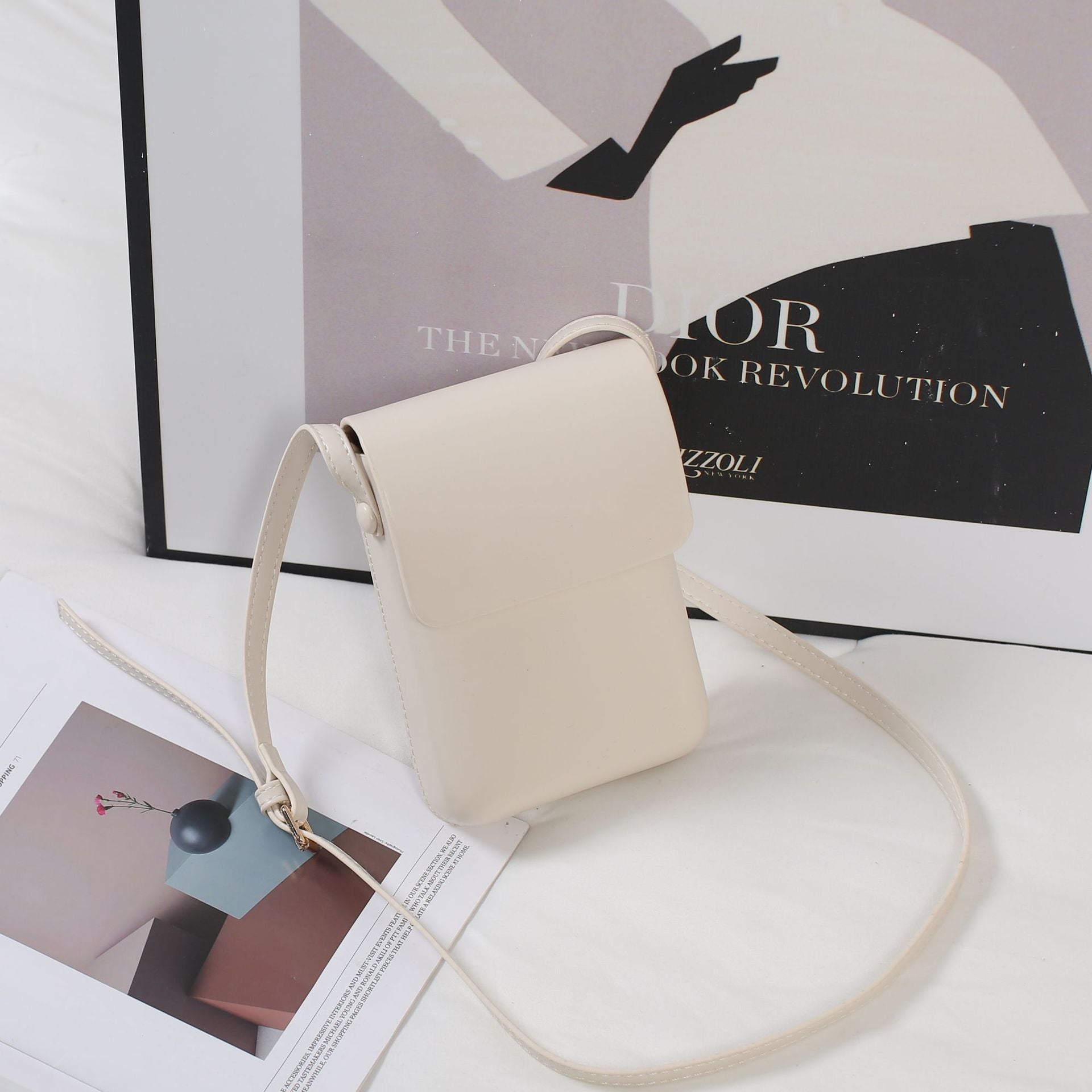 Cross-border diagonal span vertical mobile phone bag, simple and fashionable pressure shell bag, niche solid color change bag, retro texture messenger bag.