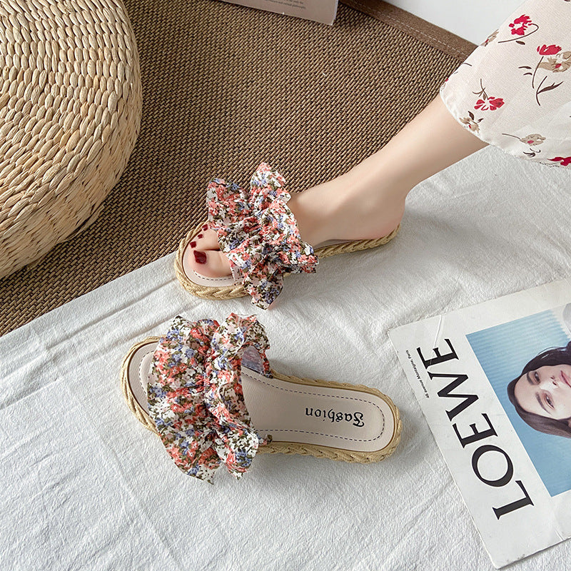 Influencer-approved women's summer slippers, korean-style, trendy and instagrammable, 2021 new collection, fairy-style floral print, versatile, non-slip, beach-ready sandals and slippers