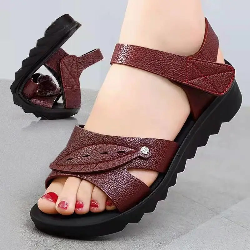 Summer hot sale: women's beach sandals, mom's sandals, waterproof soft-soled clogs, comfortable casual shoes for middle-aged and elderly women