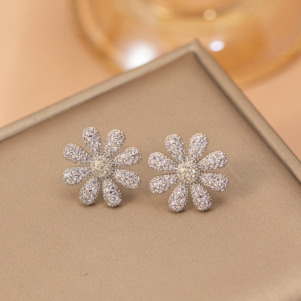 hot-selling diamond casual sunflower necklace accessible luxury niche jewelry for women with high-end sense of elegant and non-fading suit