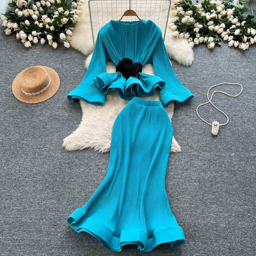 Feminine outfit with sense of design, western style, strappy waist, flared sleeves, pleated tops, high waist, hip-covering fishtail skirt