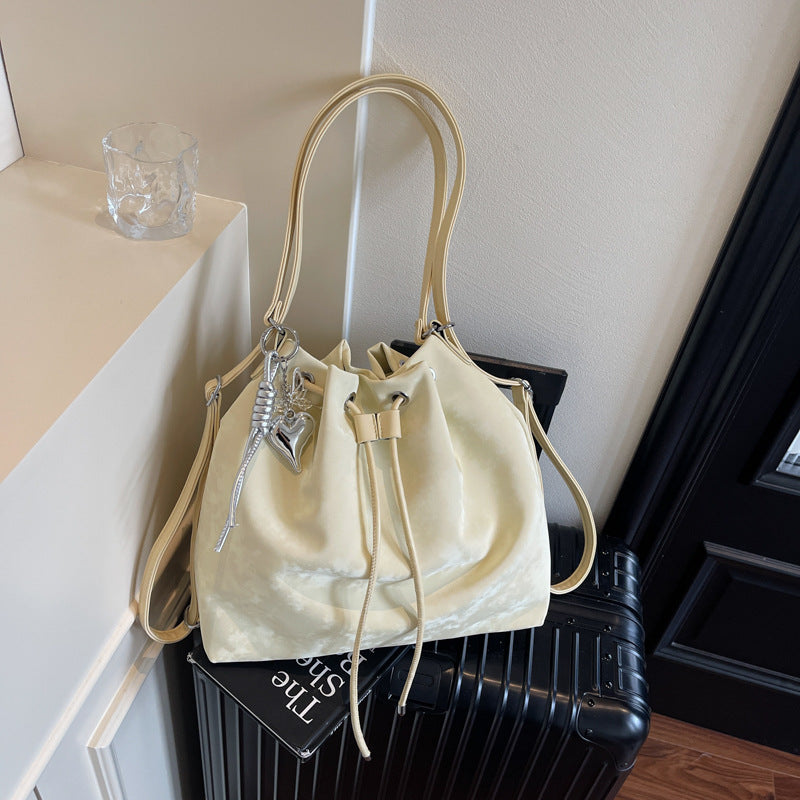 Cross-border light luxury fashion design shoulder bag women's 2025 summer simple texture backpack commuter messenger bag tide