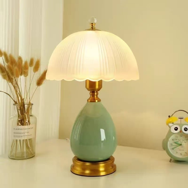High-end, understated luxury table lamp for home use, perfect for the master bedroom, living room, or bedside table. available in ceramic, with a warm american or modern chinese style