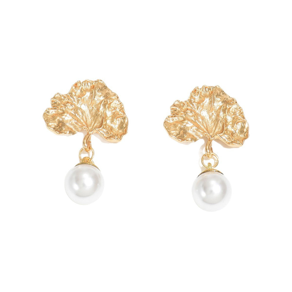 Wholesale faux pearl earrings - european & american cross-border retro fashion earrings - light luxury, high-end, unique, asymmetrical stud earrings for women