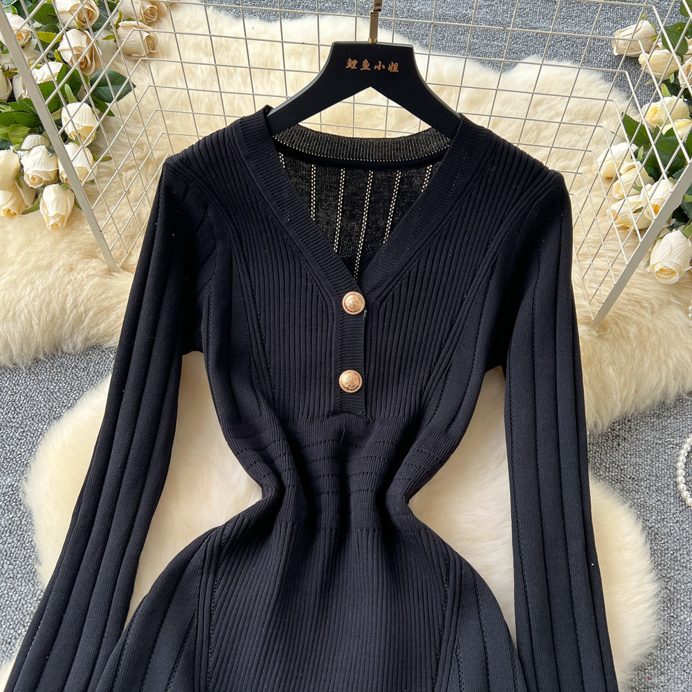 High-end women's dress  new french retro v-neck metallic buckle waist slimming inner layer knit dress