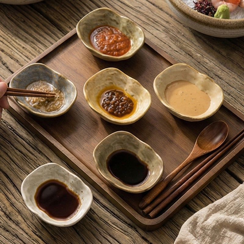 Japanese kiln-turned ceramic oyster-shaped dish, sushi soy sauce, mustard dish, appetizer dish, hot pot restaurant dipping dish, seasoning dish