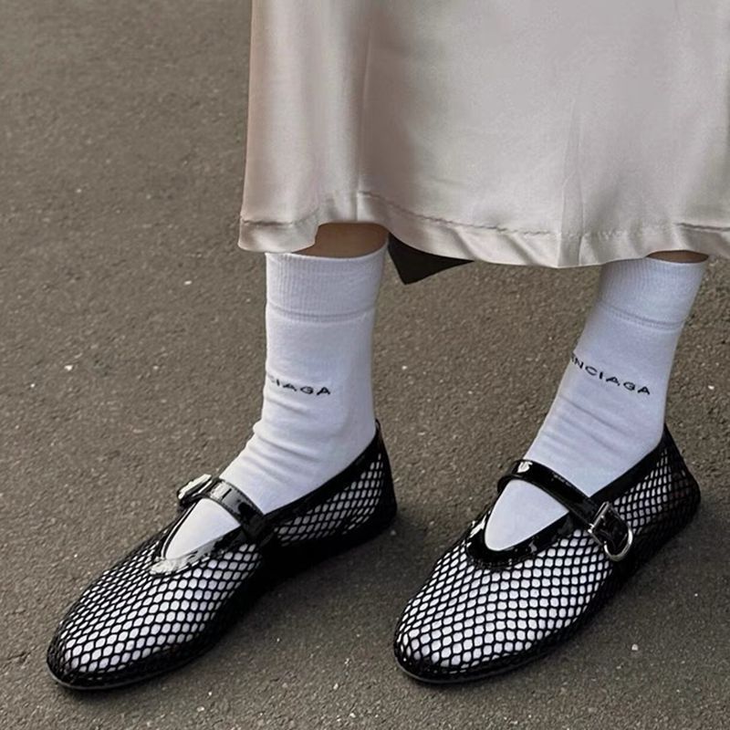 Cross-border round head niche fish grid hollow ballet shoes women's new fashionable and simple flat-bottomed belt buckle single shoes