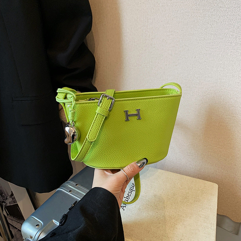 2025 new thorn tide women's bag bucket bag fashion oblique span bag camera bag double zipper simple shoulder bag trend