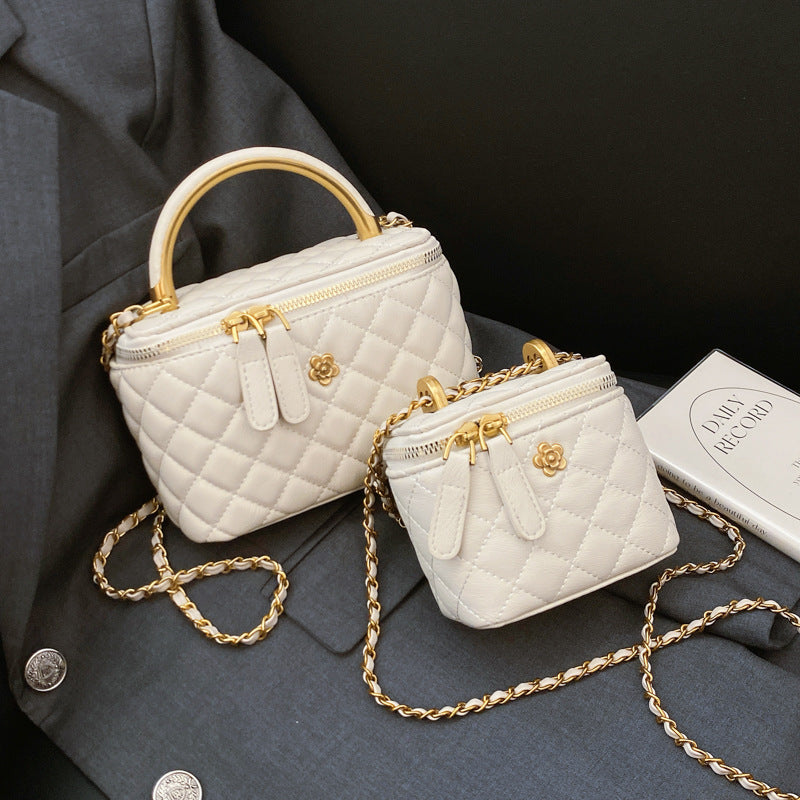 Hand carrying retro fashion bucket bag women's 2025 new Xiaoxiangfeng diamond chain shoulder bag versatile messenger bag