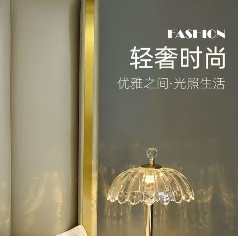 Crystal table lamp - bedroom bedside lamp - light luxury, instagrammable, new girl style, high-end atmosphere, usb charging, touch dimming