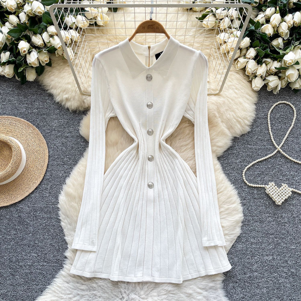 French retro chic: high-end, fashionable, notched collar, long sleeve, metal buckle, cinched waist, slimming, elegant knit dress