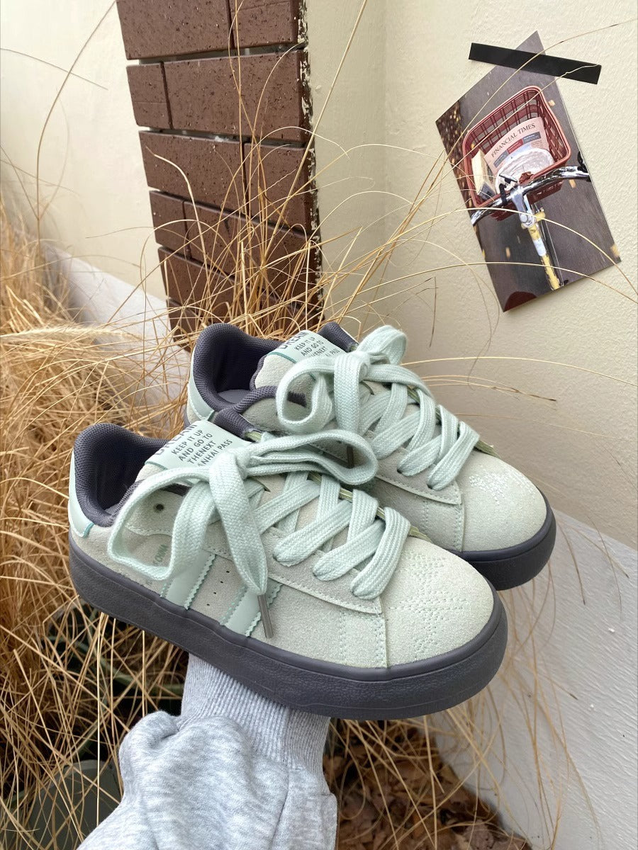 Women's shoes: trendy & versatile bread shoes - new autumn 2026 chunky sole casual sneakers, retro white sneakers