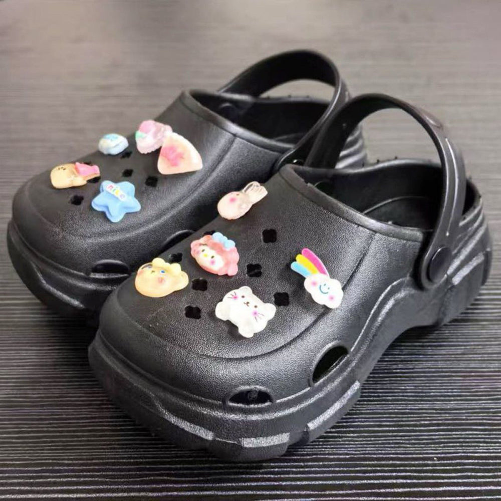 2026 cartoon thick sole crocs women's summer outwear new arrival indoor summer women's stomping on shit feeling non-slip sandals women's