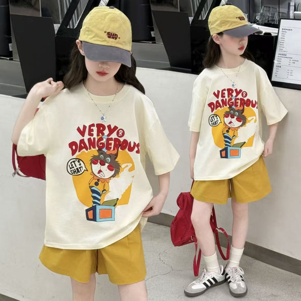 Girl's influencer two-piece set:  new summer outfit, short sleeve top and shorts, trendy casual set for girls