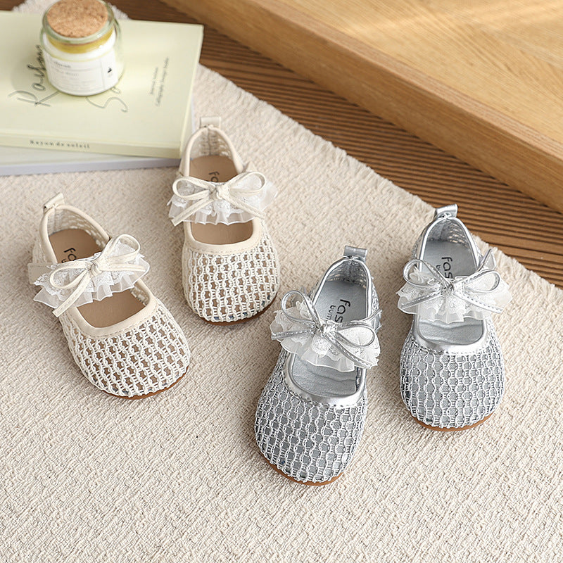 Princess-style girls' mesh pre-walker shoes with bow and pearl accents, soft-soled toddler shoes, breathable and odor-resistant summer sandals