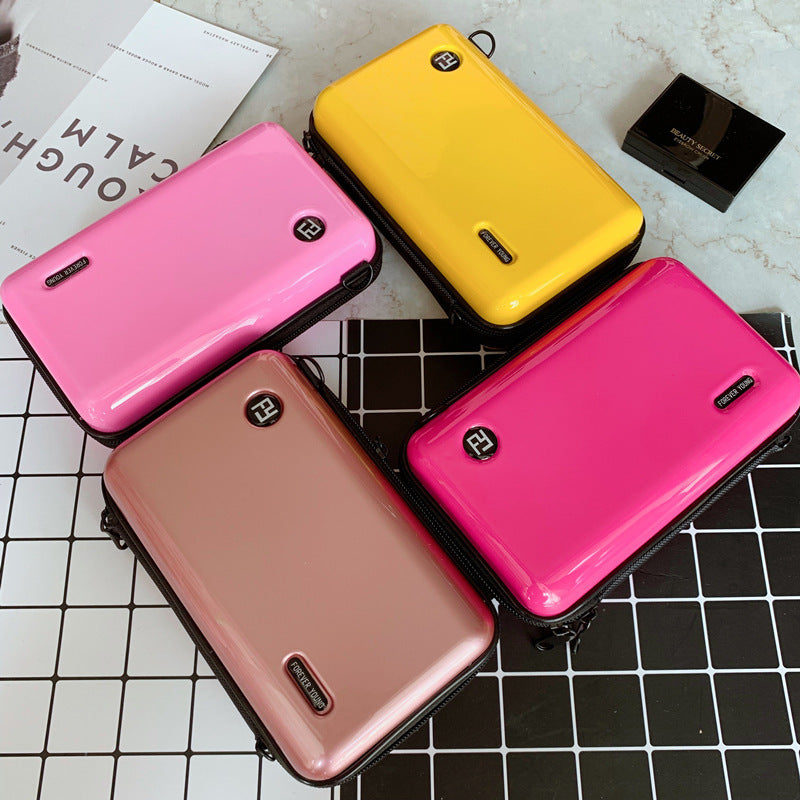 Manufacturers customize a variety of multi-color makeup bags, textured corporate gifts, portable anti-wash bags, and large-capacity travel storage boxes.