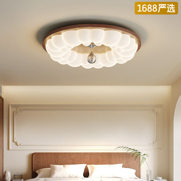 [Strict selection] French medieval cream wind retro wabi sandy wind walnut color master bedroom bubble room ceiling light