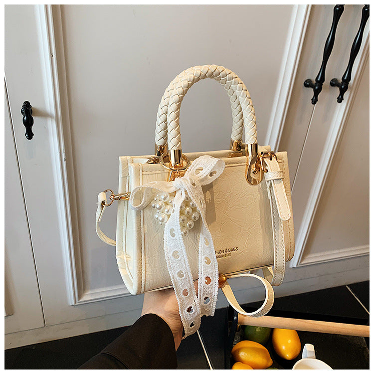 Cross-border super fire small bag women's summer versatile 2025 new fashion simple messenger bag popular portable small square bag