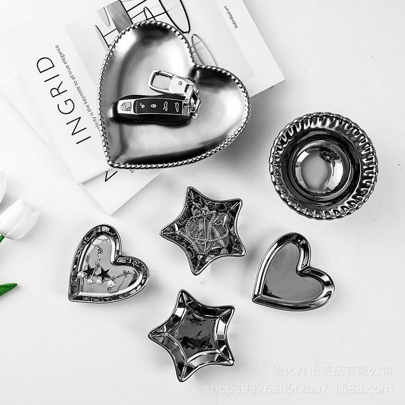 Trendy, electroplated silver heart ceramic plate - high-end desktop organizer for jewelry and cosmetics