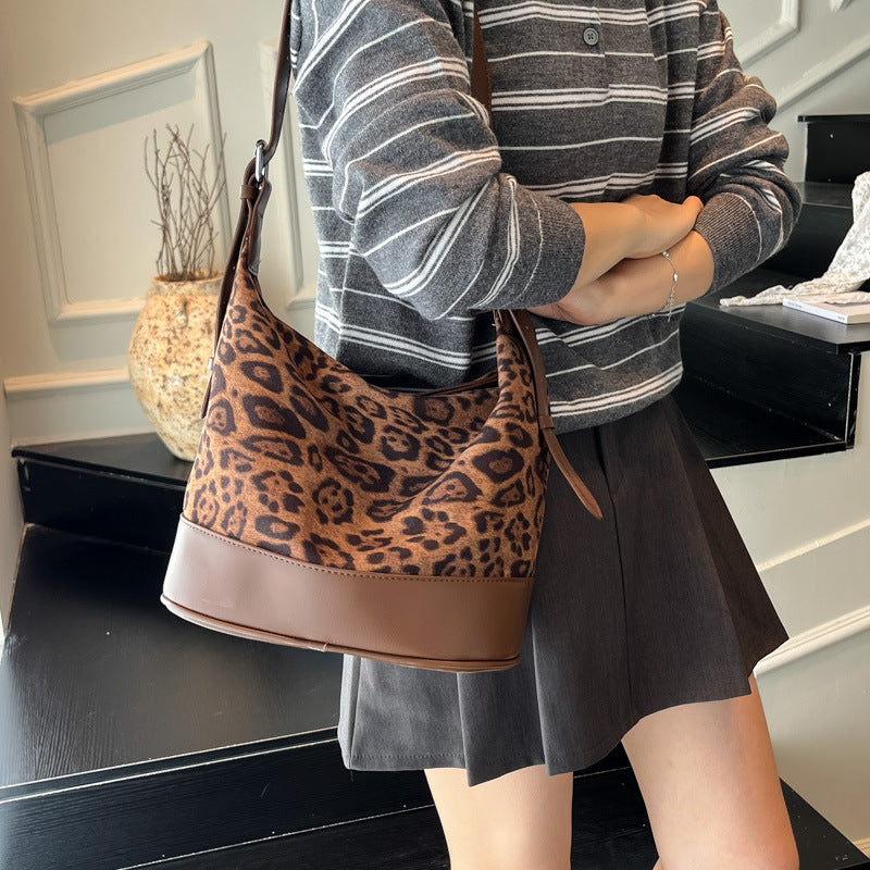 2025 new autumn/winter niche fashion shoulder bag - premium bucket bag for women, trendy, casual, commute, and crossbody bag