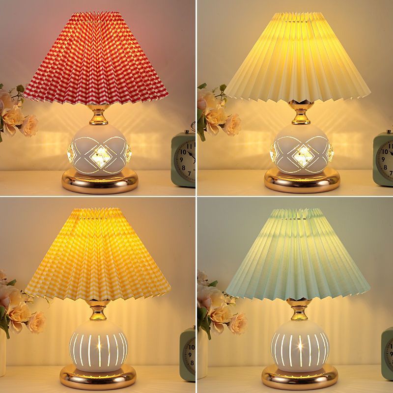 Table lamp bedroom ins girl bedside night light Nordic retro pleated gift Internet celebrity table lamp wedding feeding lamp