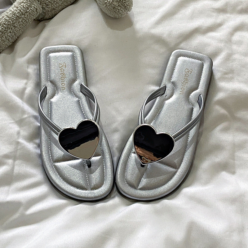 New women's spring/summer flip-flops - heart-shaped, simple, versatile, outdoor beach sandals - stylish and trendy women's slides