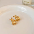 Ins fashion new european and american irregular geometric stud earrings, trendy women's earrings, copper-plated c-shaped asymmetrical earrings
