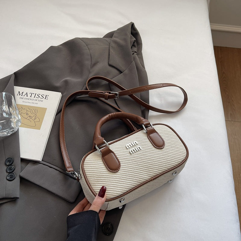 Cross-border versatile simple messenger bag women's summer 2025 new fashion Korean version of high-end portable commuter bag women