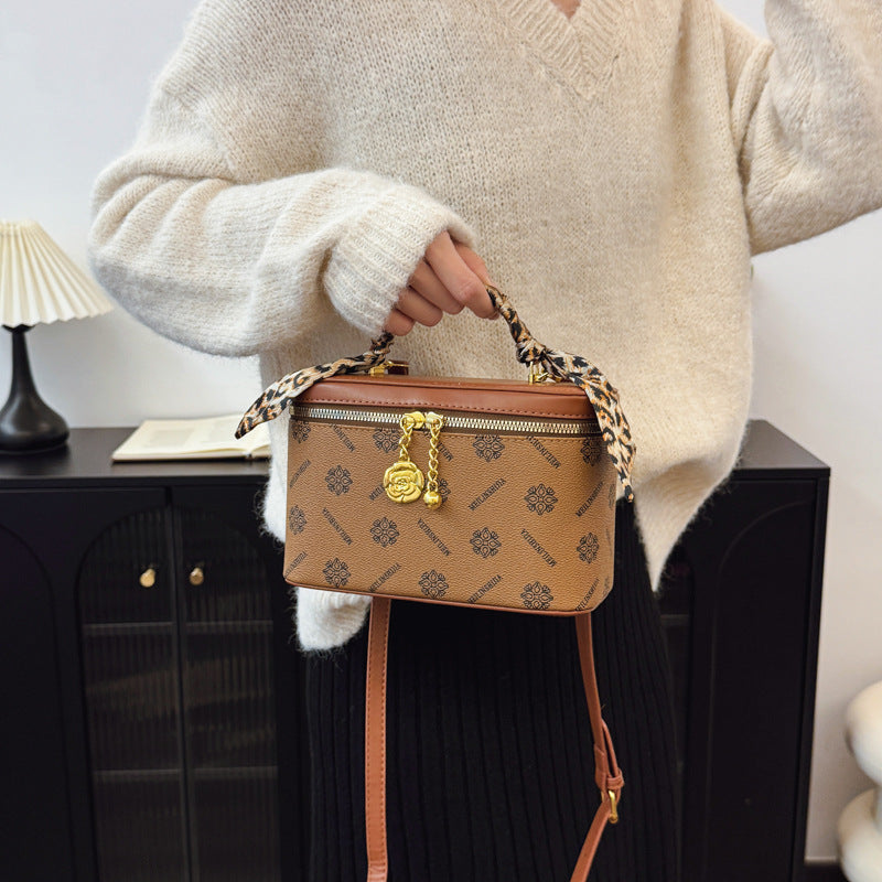 2025 new box bag silk scarf high-end fashion printed letter versatile shoulder crossbody small square bag