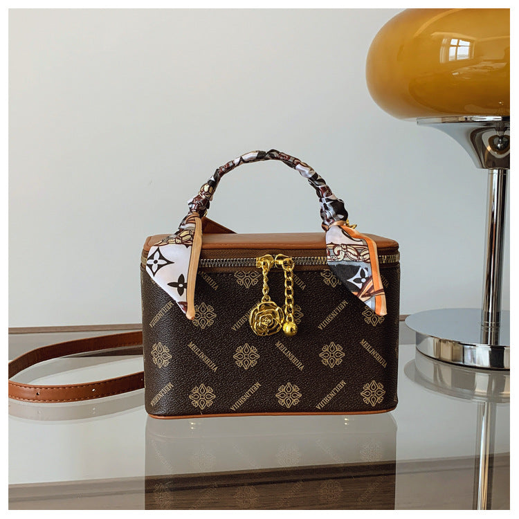 2025 new box bag silk scarf high-end fashion printed letter versatile shoulder crossbody small square bag