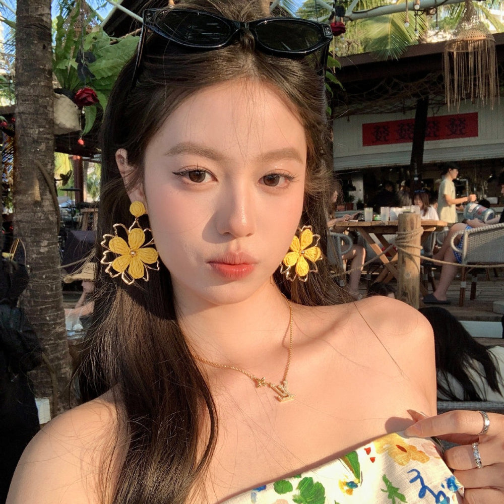 Straw sunflower vacation earrings for women 2026 new exaggerated beach accessories unique beautiful earrings wholesale