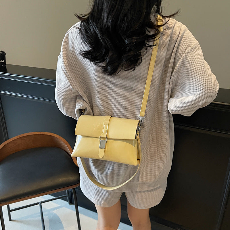 Retro casual commuter small bag women's simple versatile shoulder bag 2025 spring and summer niche fashion underarm bag