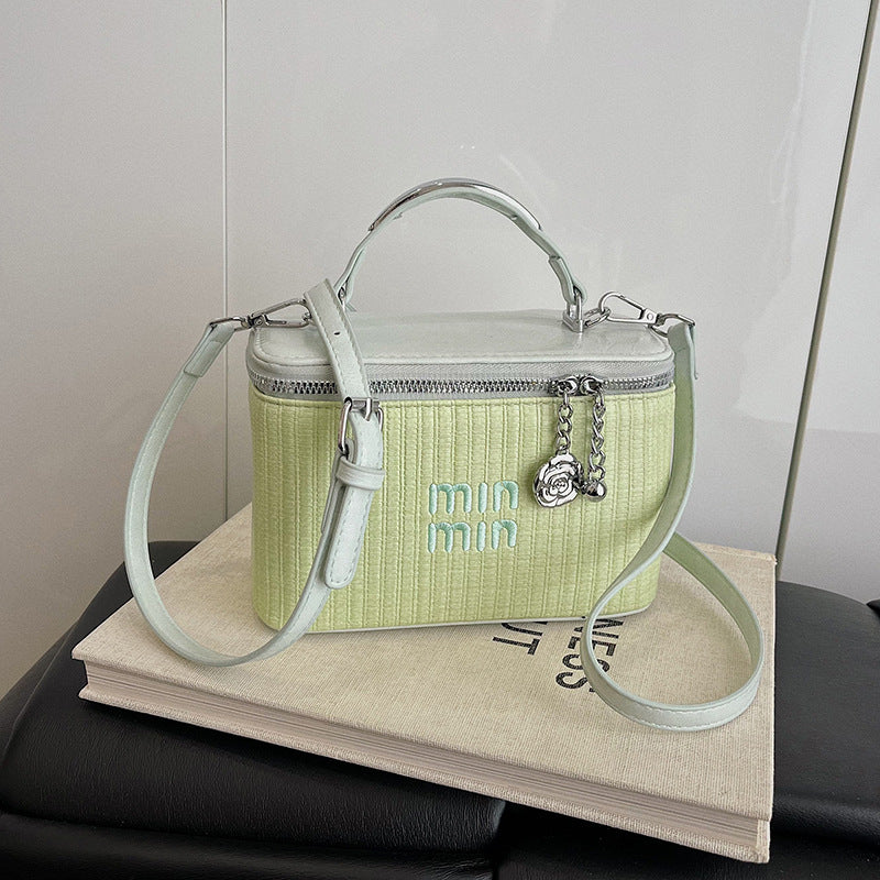 Simple casual messenger bag,  new fashion commuter trend box bag, Korean version of high-end versatile handbag