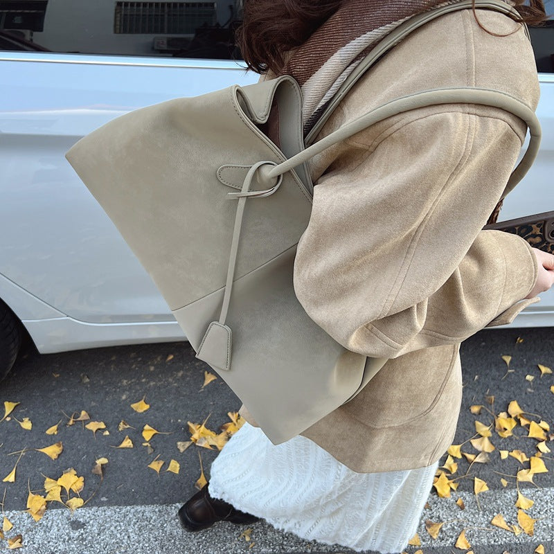 South Korea's new suede suede tote bag large-capacity commuter hand-held underarm bag versatile lock shoulder bag women