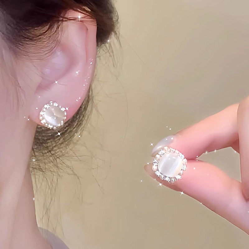 Spring break style white floral earrings - unique dopamine studs, niche design, versatile earrings
