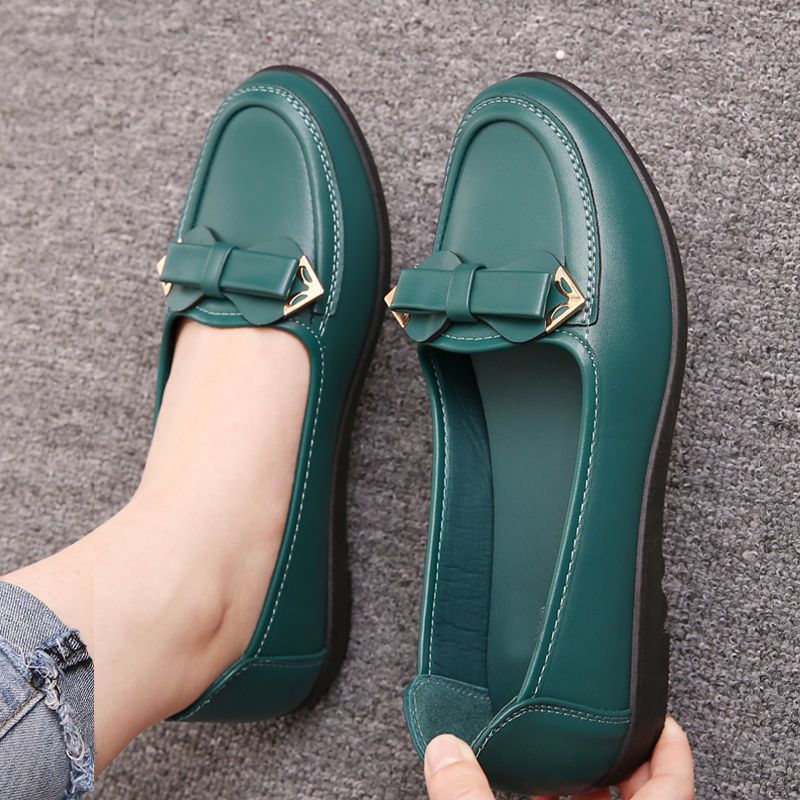 Women's comfort shoes: casual flats for seniors - soft sole, non-slip, comfortable, autumn, low-cut leather shoes, flat work shoes