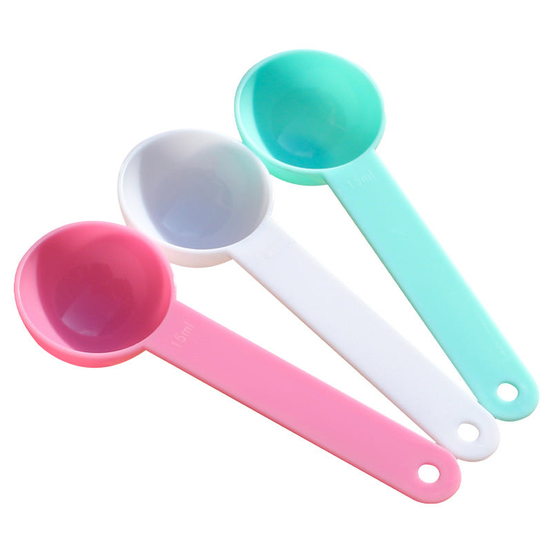 15ml plastic measuring spoon measuring spoon facial mask spoon feed fertilizer laundry detergent powder spoon filled with water 15g