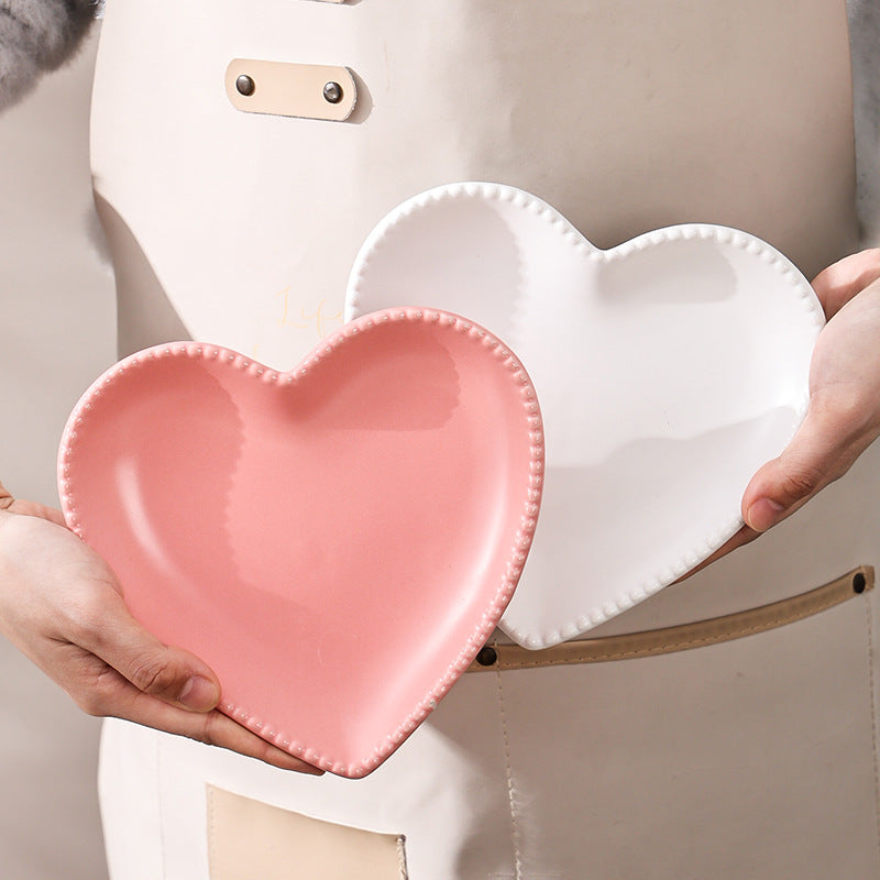 Creative heart-shaped ceramic dish - unique heart plate for snacks, jewelry, home use, cake, fruit, and heart-shaped desserts