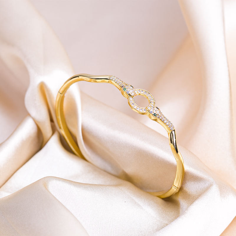 Hand jewelry for women, niche design, hot-selling bracelets, high-end minimalist inlaid versatile elegant bangles, new design jewelry