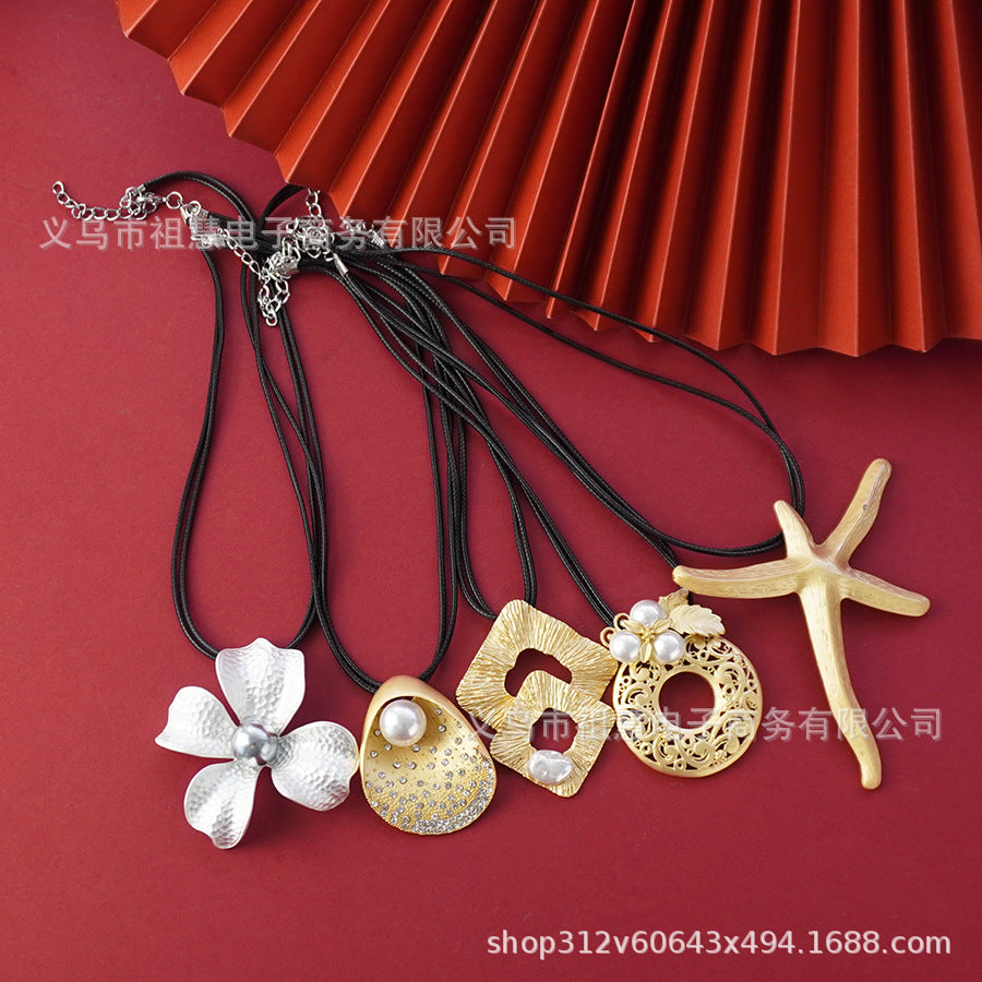Classic leather chain clasp faux pearl pendant with floral, starfish, and seashell design – perfect for women's gatherings
