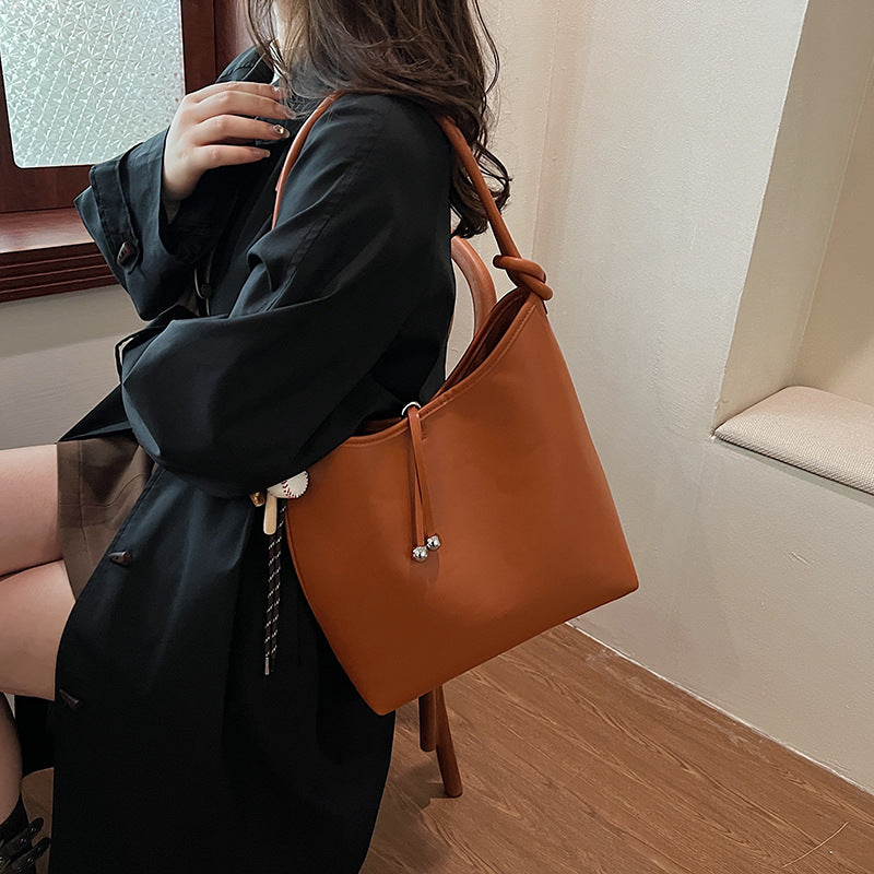 Retro bag women's large capacity 2025 new autumn and winter casual shoulder messenger bag versatile work commuter dumpling bag