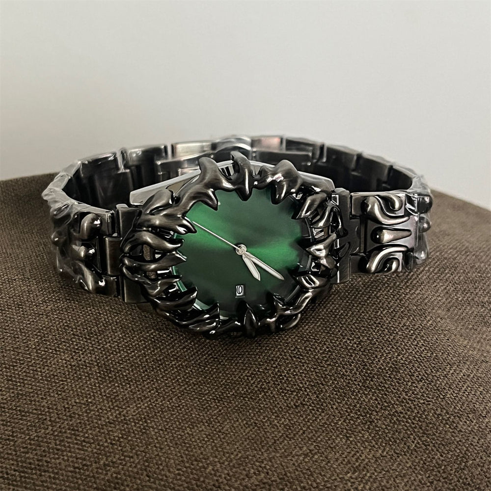 New trendy niche metal irregular claw vintage style watch european and american fashion retro quartz watch wholesale