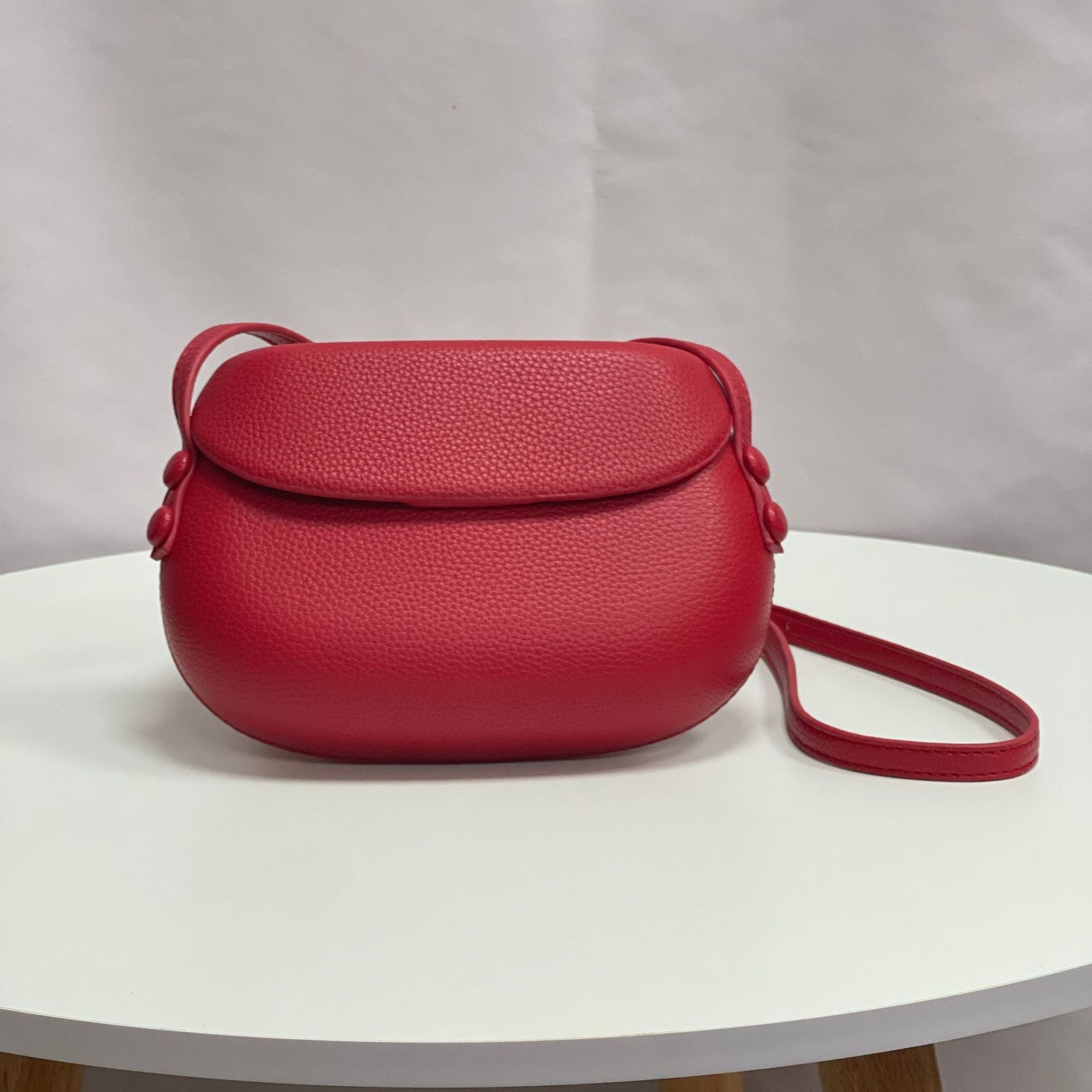 Spot lychee pattern retro saddle bag 2025 new pressure shell mini messenger bag simple versatile mobile phone shoulder bag