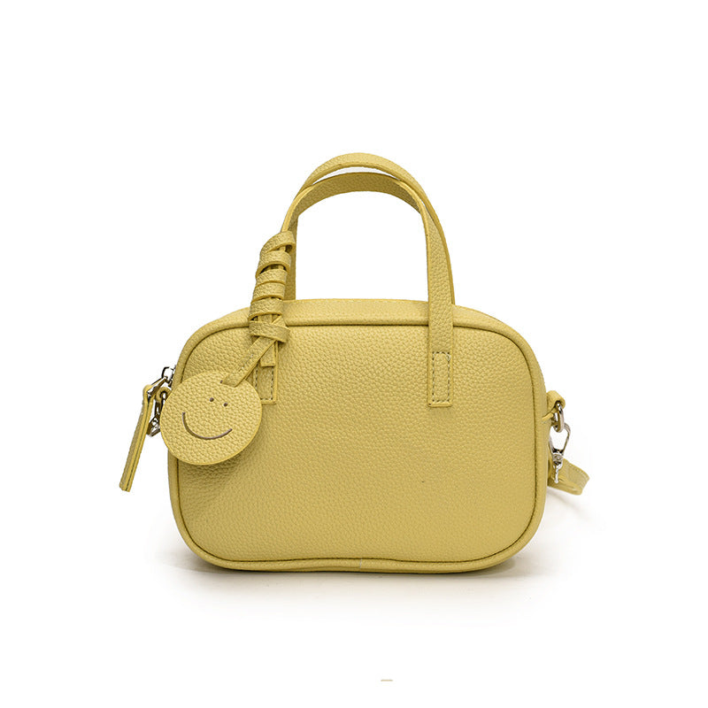 Fashion shoulder bag new simple casual commuter messenger bag  Korean version of high-end sense foreign versatile bag women